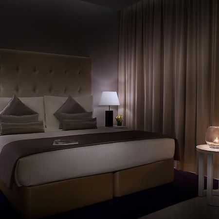 Damac Maison The Vogue Dubai Bagian luar foto A bedroom at the hotel