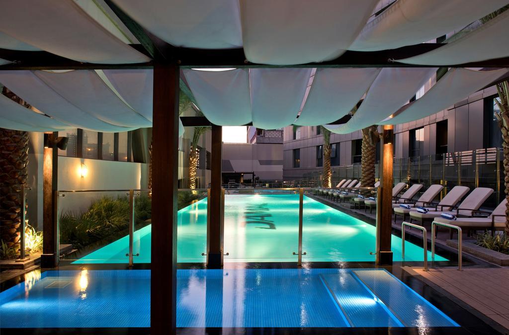 Damac Maison The Vogue Dubai Bagian luar foto The pool at the hotel