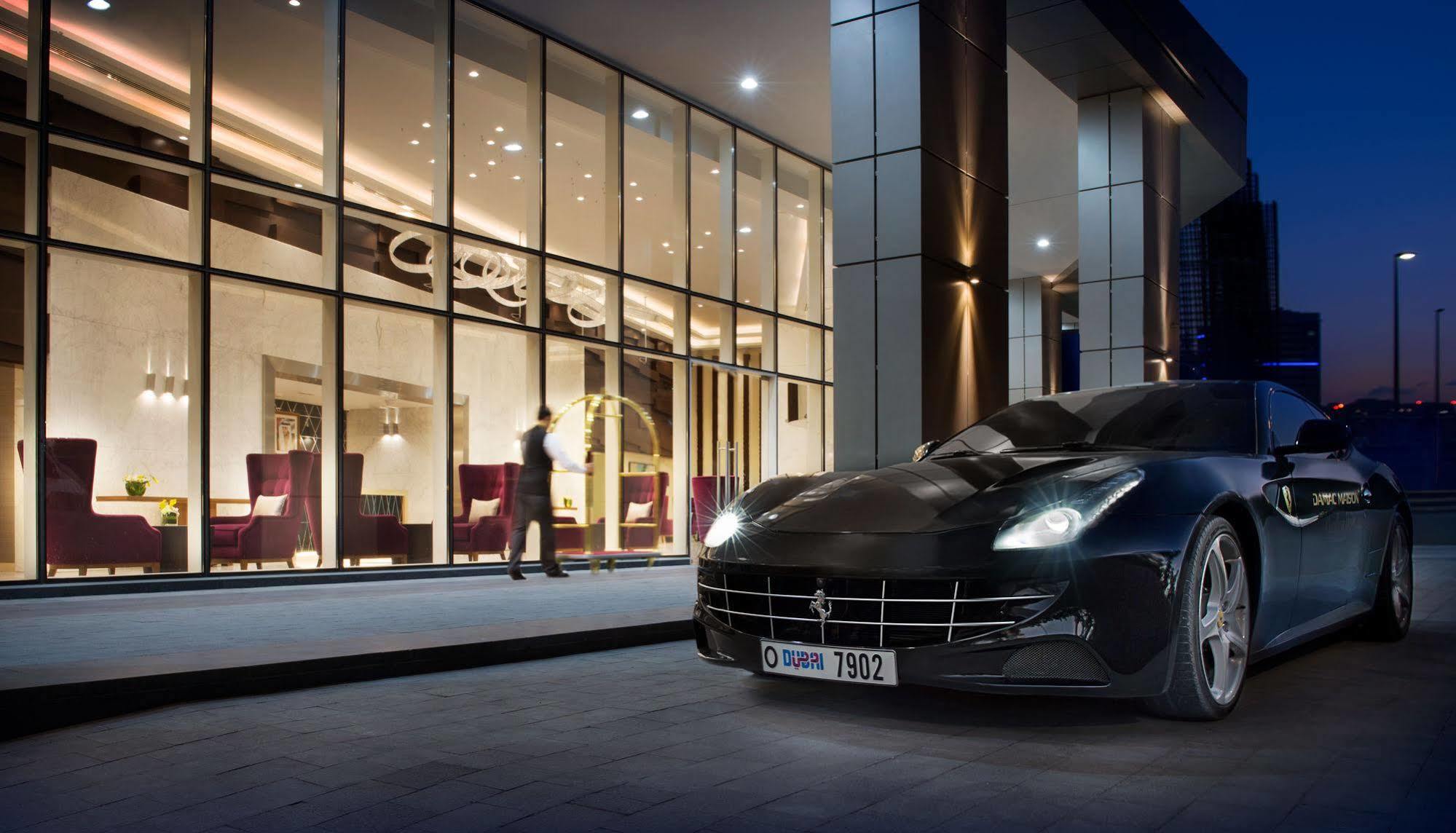 Damac Maison The Vogue Dubai Bagian luar foto The hotel's entrance