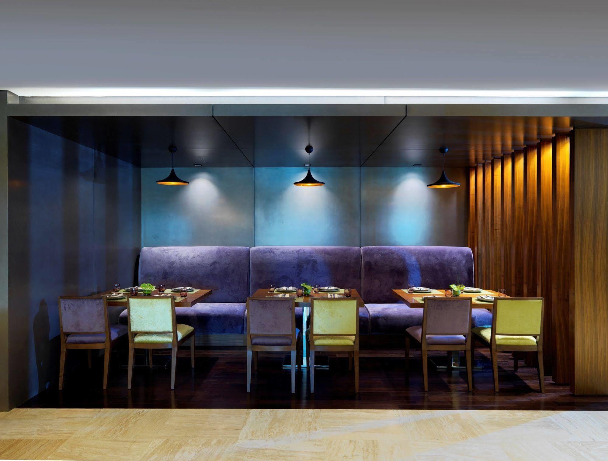Damac Maison The Vogue Dubai Bagian luar foto Interior of a restaurant