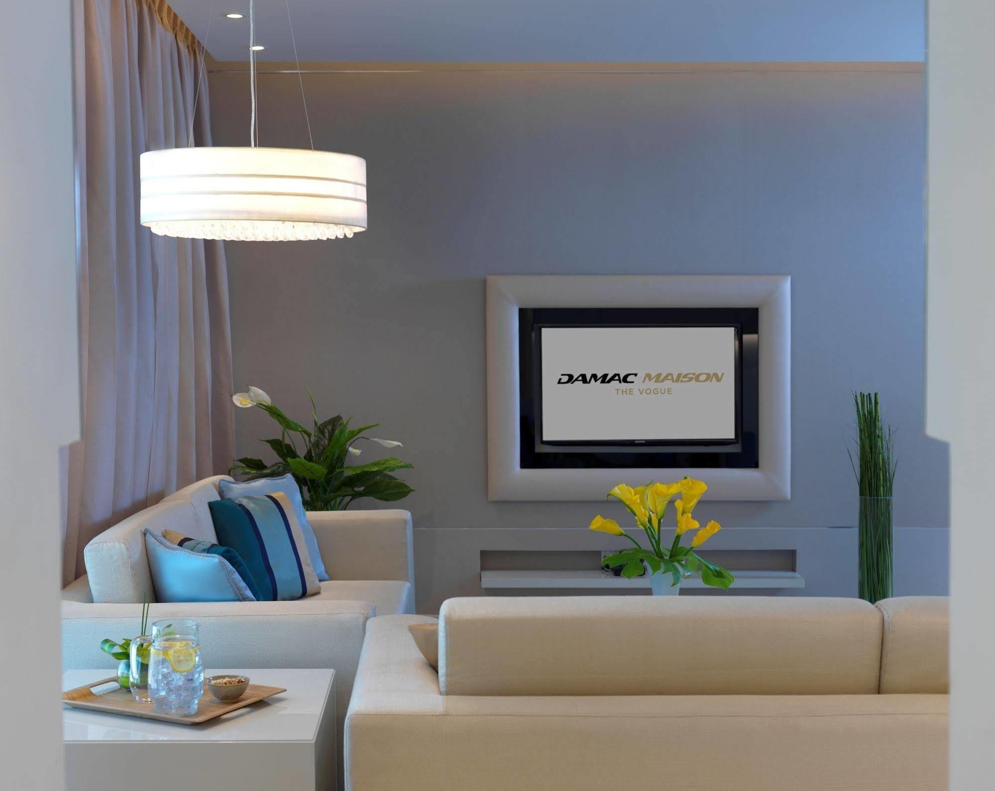 Damac Maison The Vogue Dubai Bagian luar foto A living room at the hotel