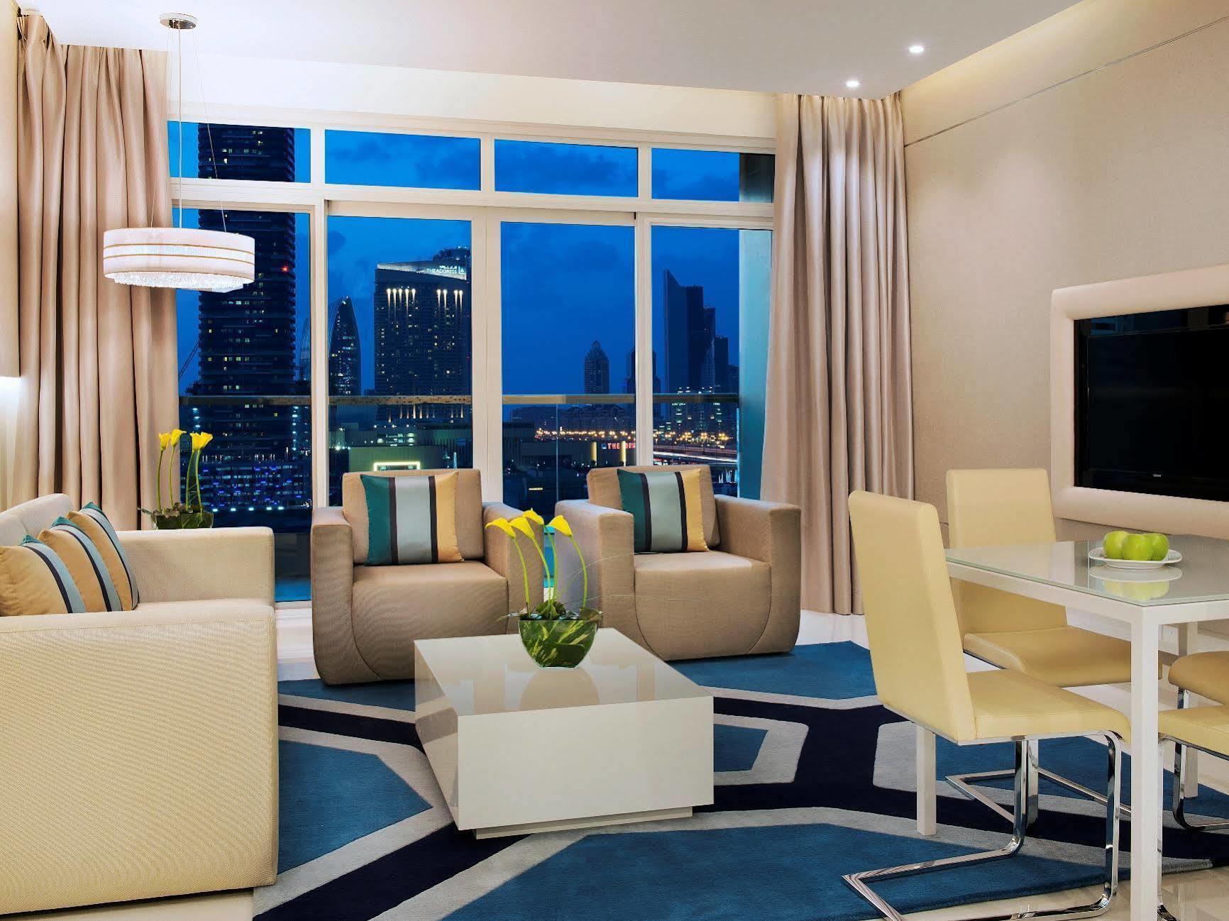 Damac Maison The Vogue Dubai Bagian luar foto A living room in a typical apartment