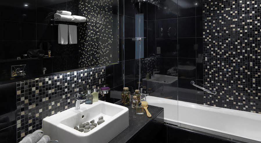 Damac Maison The Vogue Dubai Bagian luar foto Bathroom