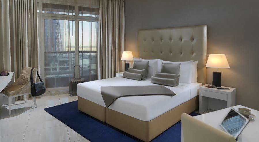Damac Maison The Vogue Dubai Bagian luar foto A bedroom at the hotel