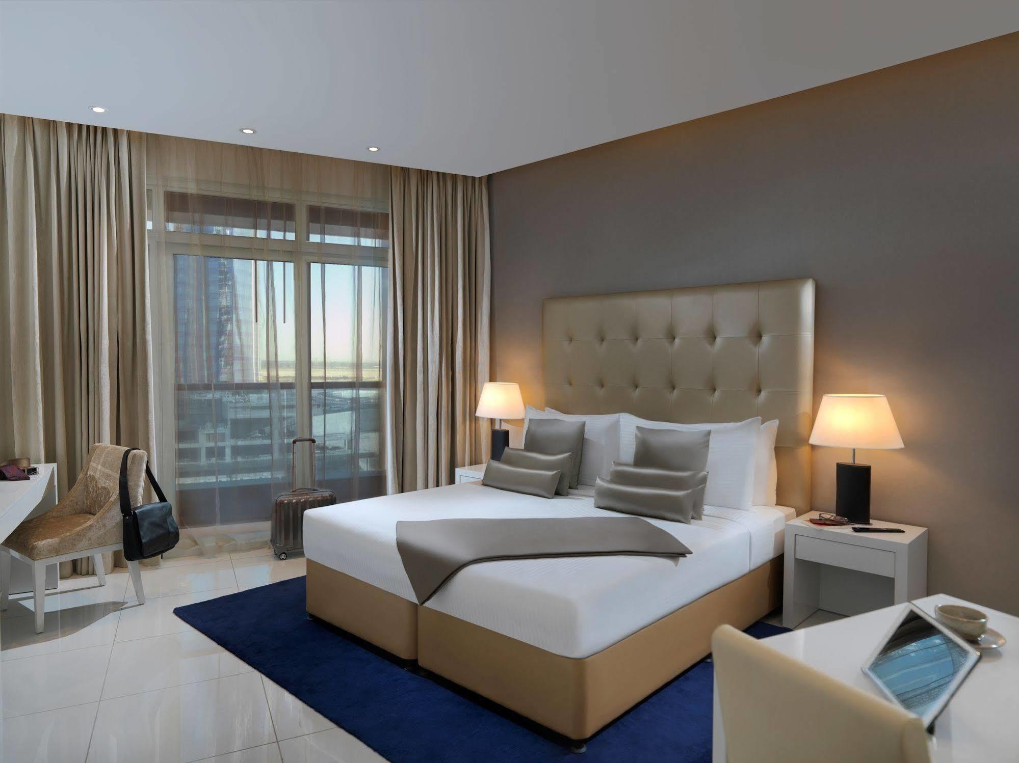Damac Maison The Vogue Dubai Bagian luar foto A bedroom at the hotel