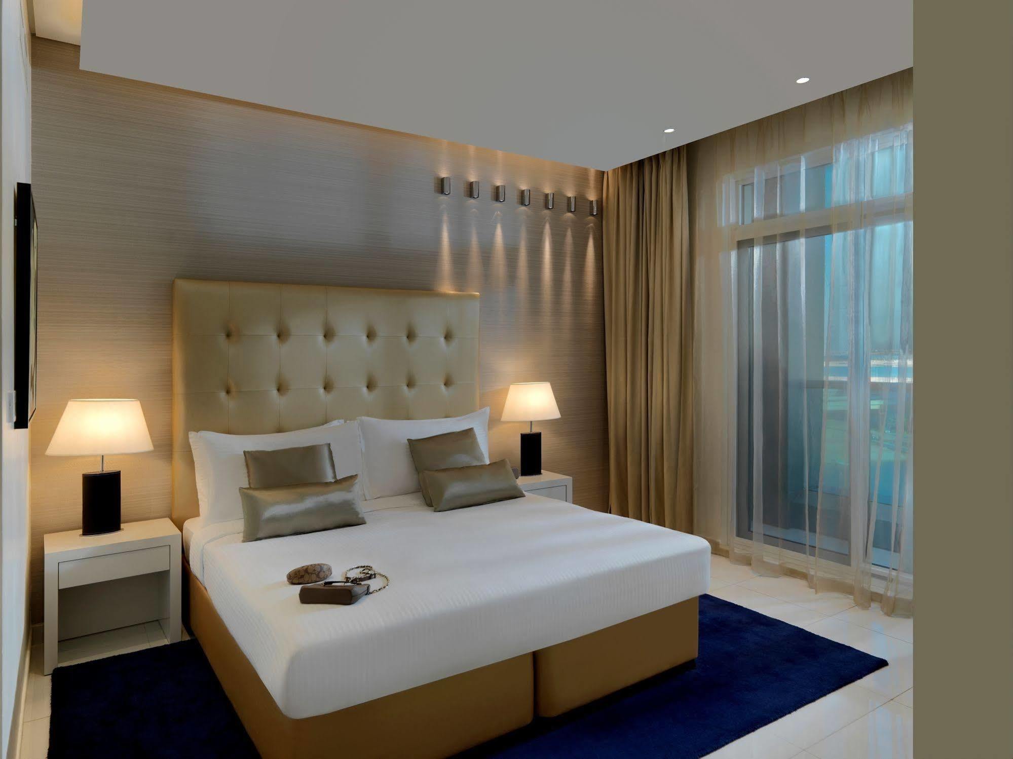 Damac Maison The Vogue Dubai Bagian luar foto A bedroom at the hotel