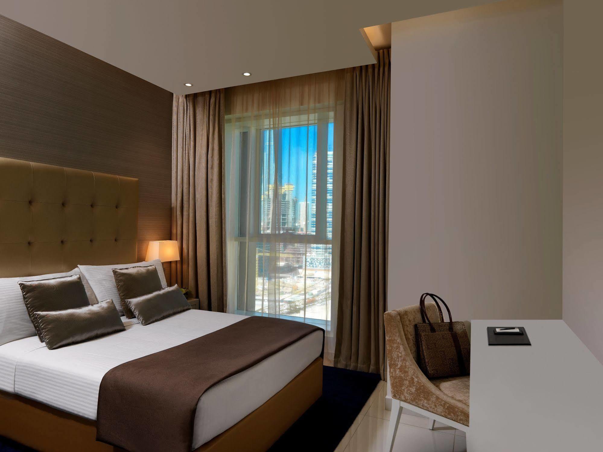 Damac Maison The Vogue Dubai Bagian luar foto A bedroom at the hotel