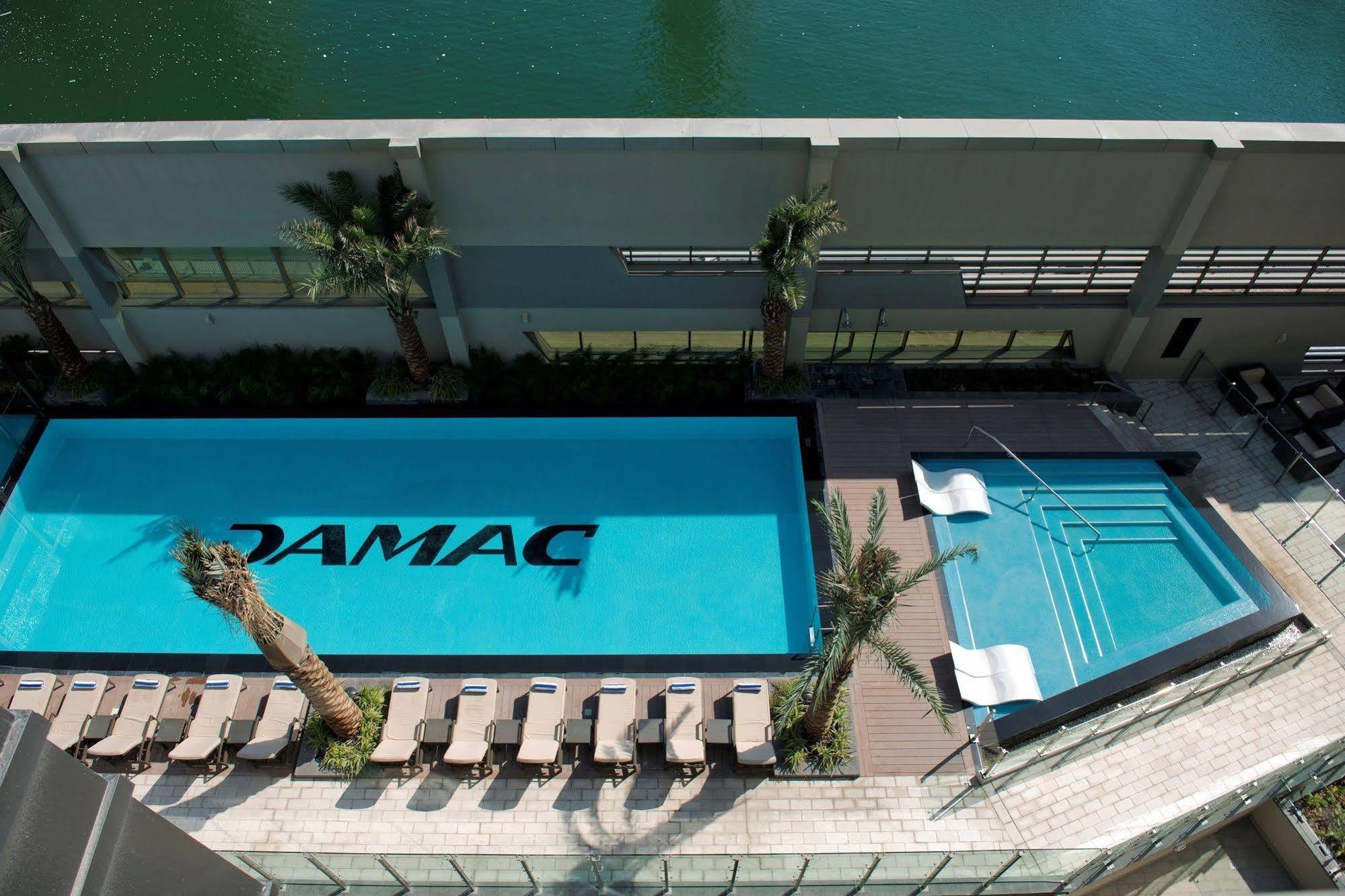 Damac Maison The Vogue Dubai Bagian luar foto The pool at the TAMAC headquarters