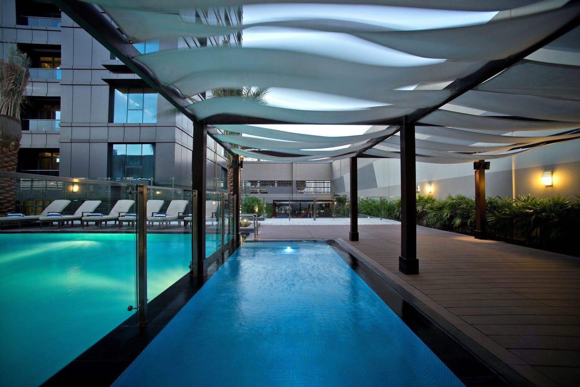 Damac Maison The Vogue Dubai Bagian luar foto The swimming pool at the hotel